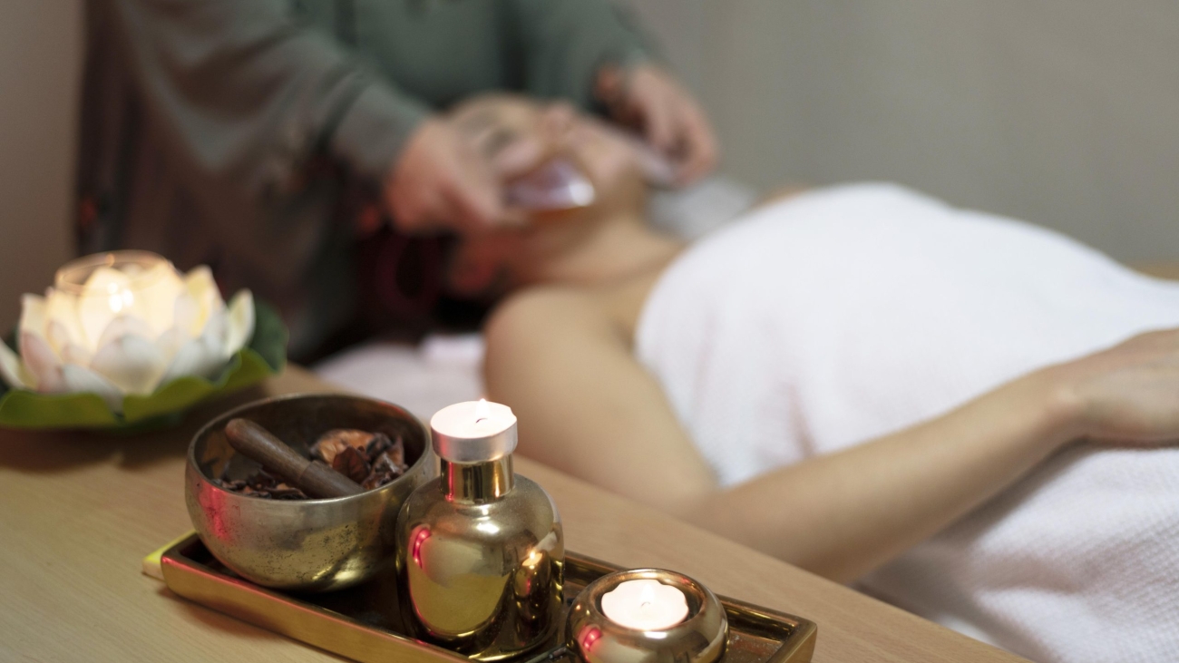 woman-salon-having-therapy